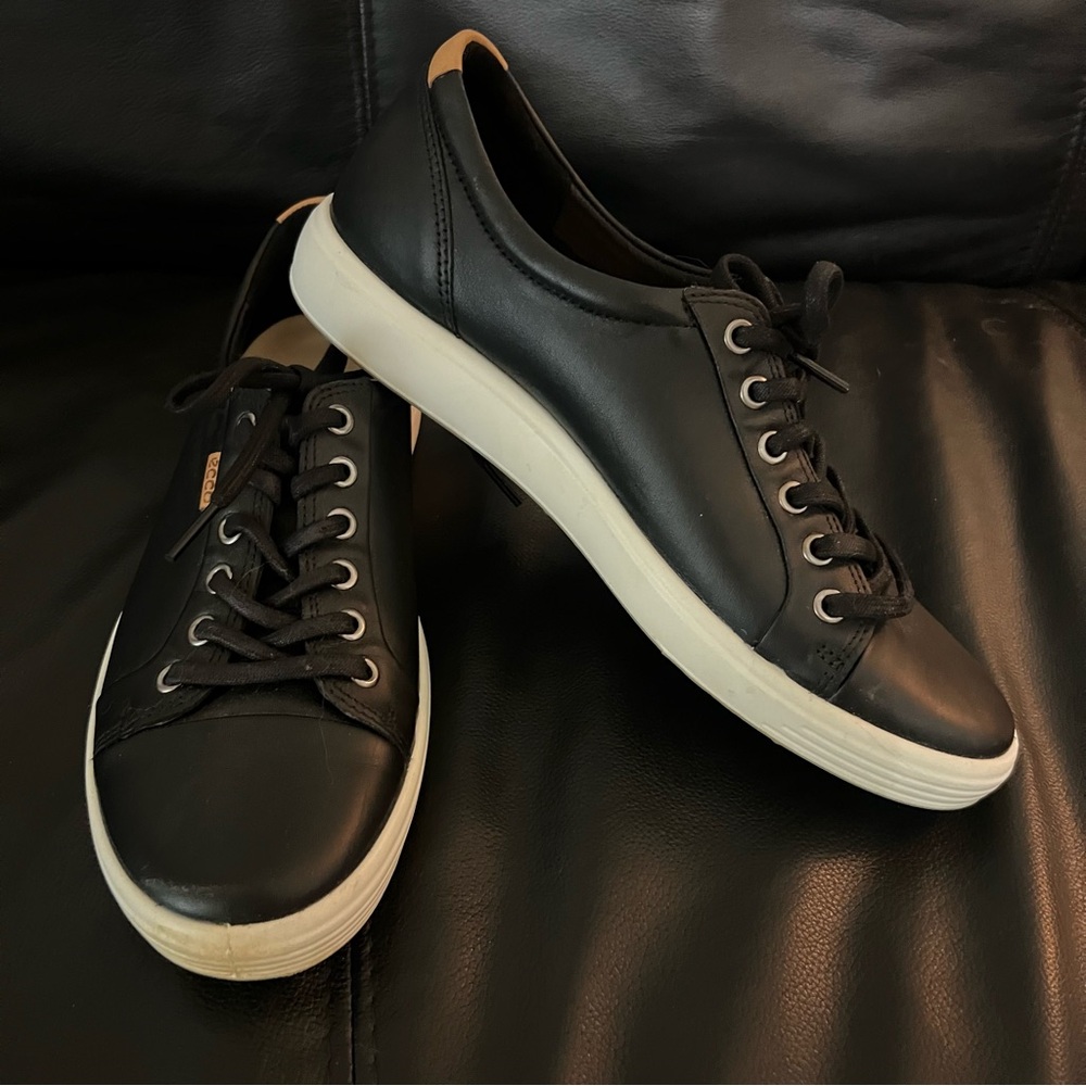 Womens ECCO black leather shoes